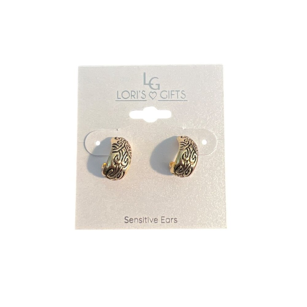 Loris Gifts Gold Tone Hoop Earrings Etched Design Pierced .5" New on Card